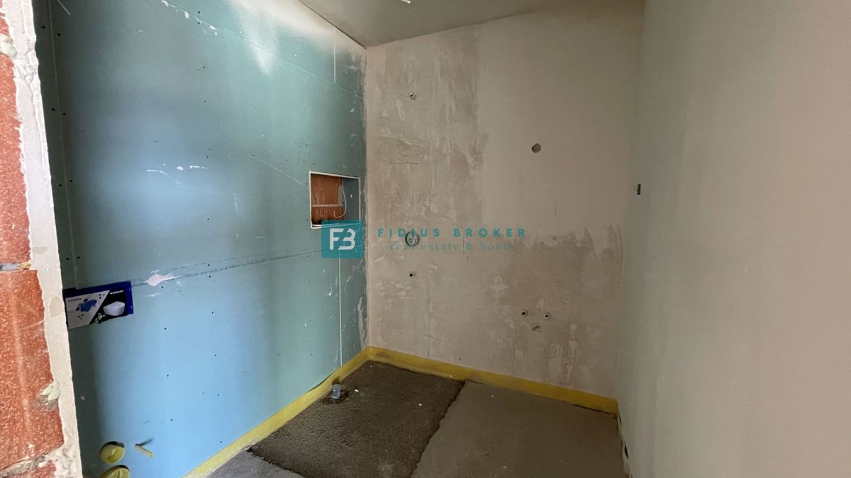 VODICE, novogradnja, 2. nadstropje, pogled na morje, dvigalo, parkirišče, shramba