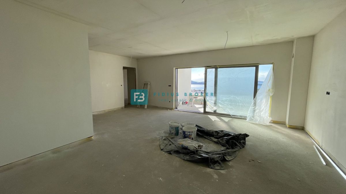 VODICE, novogradnja, 2. nadstropje, pogled na morje, dvigalo, parkirišče, shramba