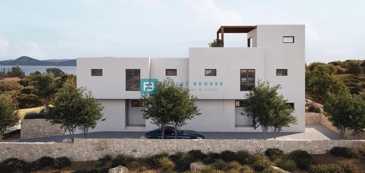 VODICE, novogradnja, pol samostojna hiša, panoramski razgled, bazen, strešna terasa