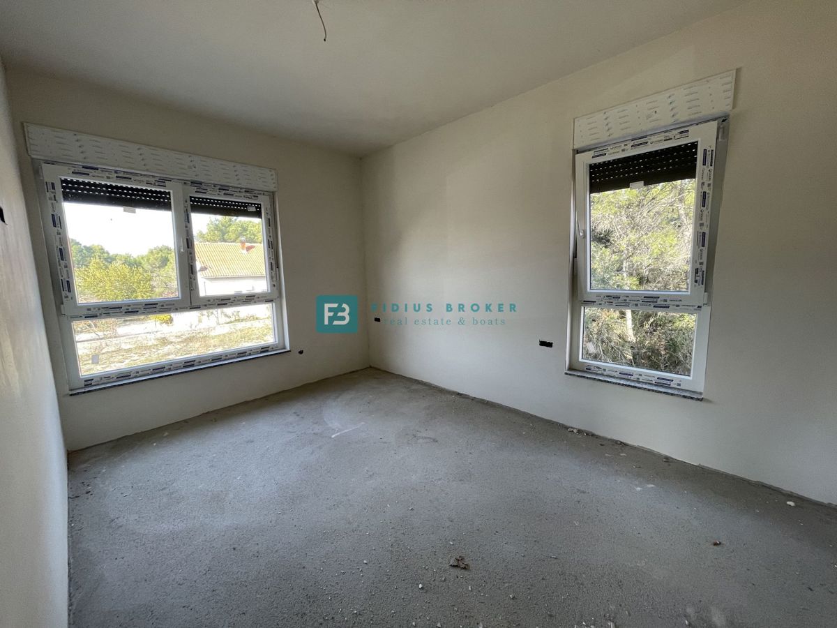 SRIMA, novo, 300 m od plaže, pogled na morje, 3 spalnice, 2 parkirni mesti