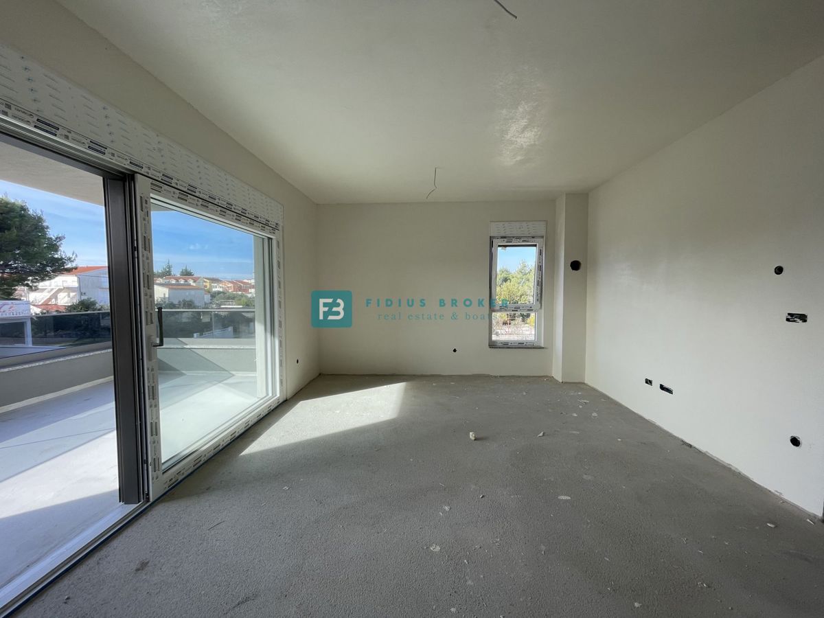 SRIMA, novo, 300 m od plaže, pogled na morje, 3 spalnice, 2 parkirni mesti