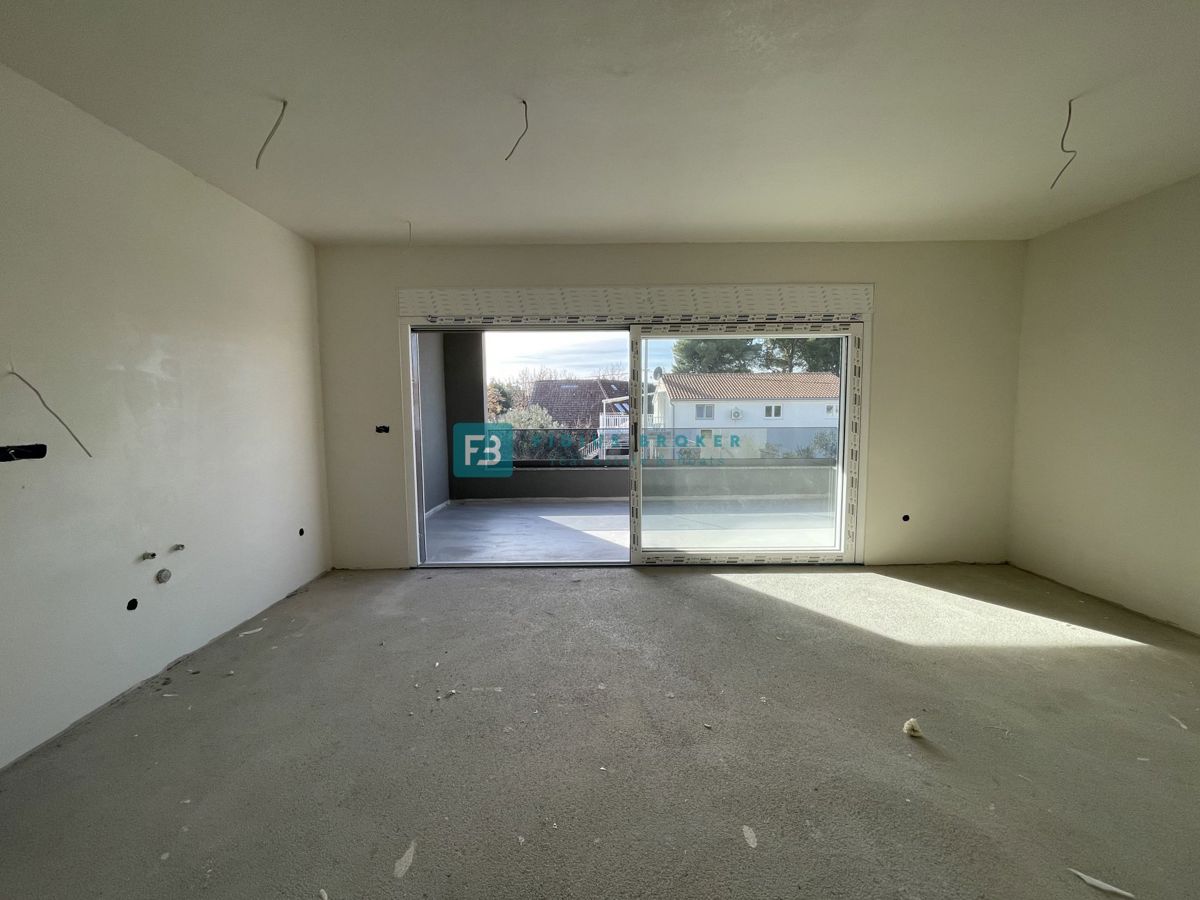 SRIMA, novo, 300 m od plaže, pogled na morje, 3 spalnice, 2 parkirni mesti