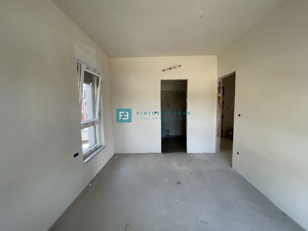 SRIMA, novo, 300 m od plaže, pogled na morje, 3 spalnice, 2 parkirni mesti