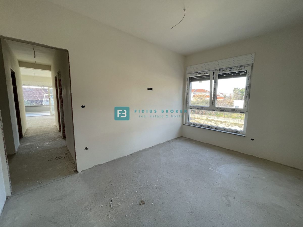 SRIMA, novo, 300 m od plaže, pogled na morje, 3 spalnice, 2 parkirni mesti