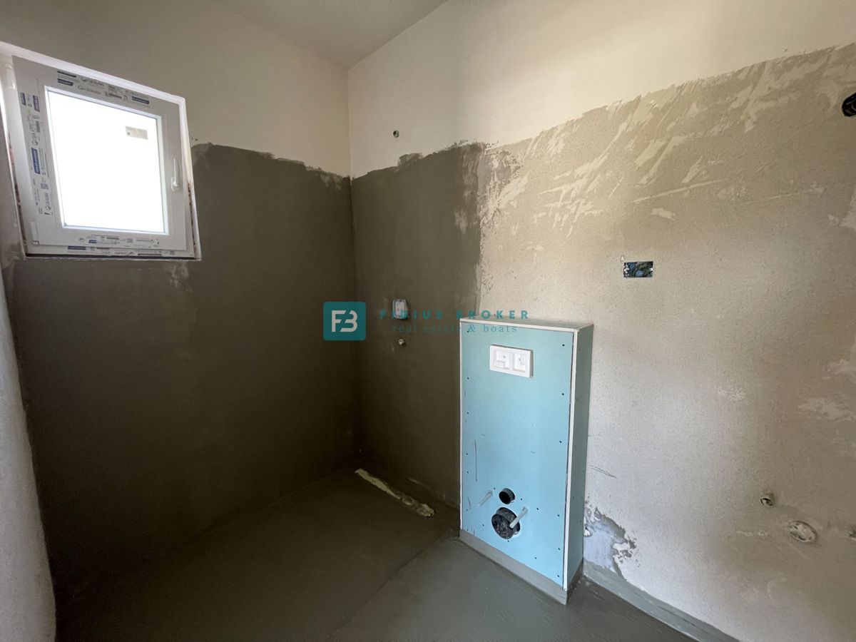 SRIMA, novo, 300 m od plaže, pogled na morje, 3 spalnice, 2 parkirni mesti