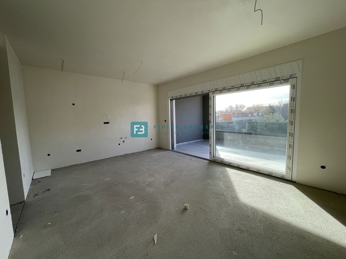 SRIMA, novo, 300 m od plaže, pogled na morje, 3 spalnice, 2 parkirni mesti