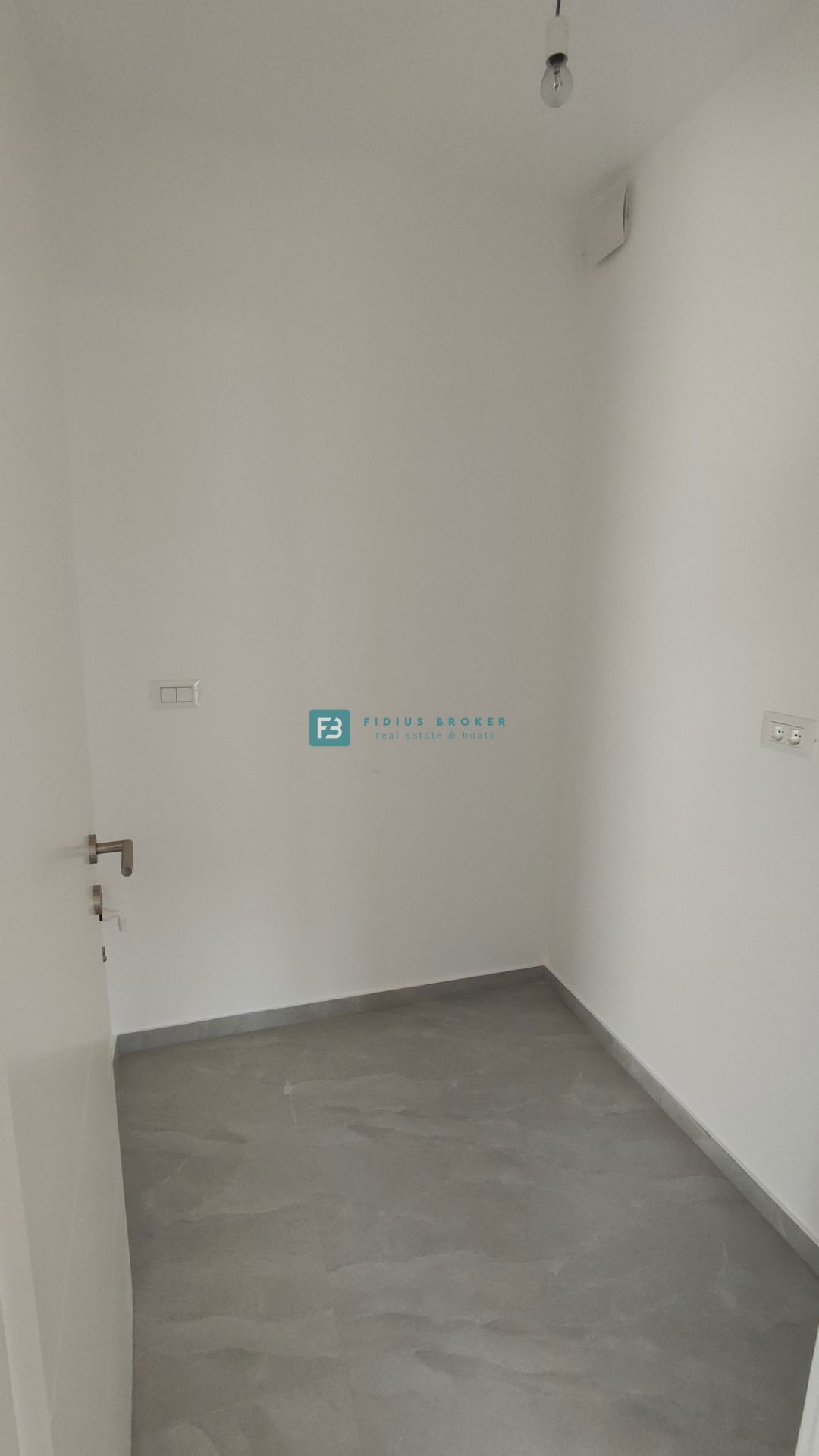 VODICE, novogradnja, dvoetažno stanovanje, vrt 98 m2