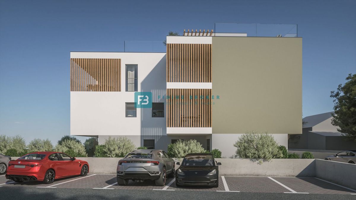 VODICE, novogradnja, pritličje, vrt, 650 m do plaže