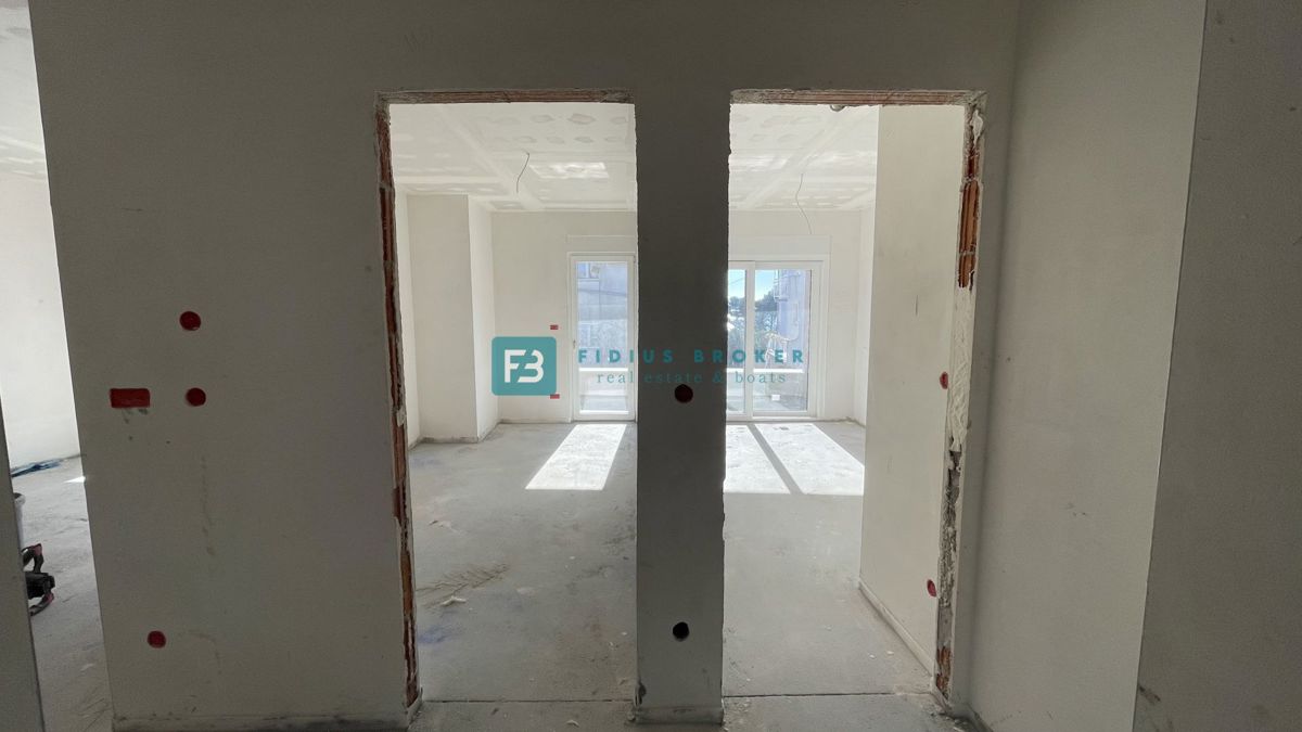 VODICE, novo, vrhunska lokacija, 50 m do plaže, pogled na morje, dvigalo