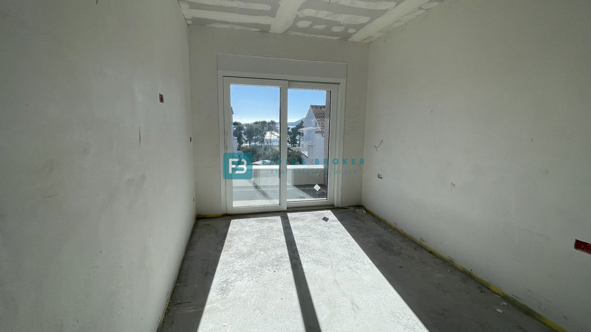 VODICE, novo, vrhunska lokacija, 50 m do plaže, pogled na morje, dvigalo