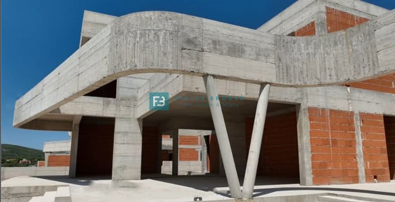 VODICE, nova, moderna atraktivna vila, bazen, savna, garaža, Roh-Bau faza