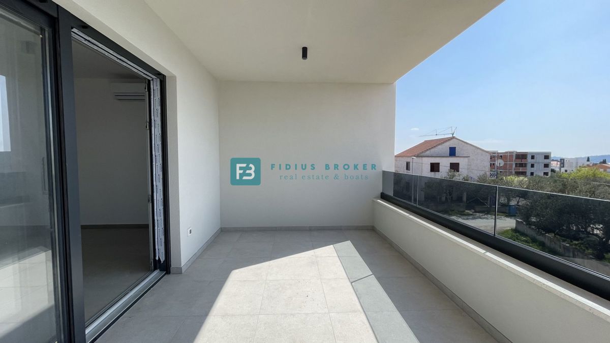 VODICE, novogradnja, moderno stanovanje, terasa, 2 spalnici