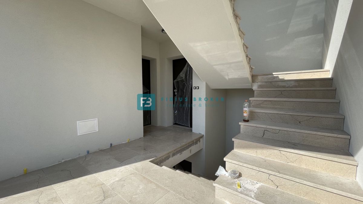 VODICE, novogradnja, moderno stanovanje, terasa, 2 spalnici