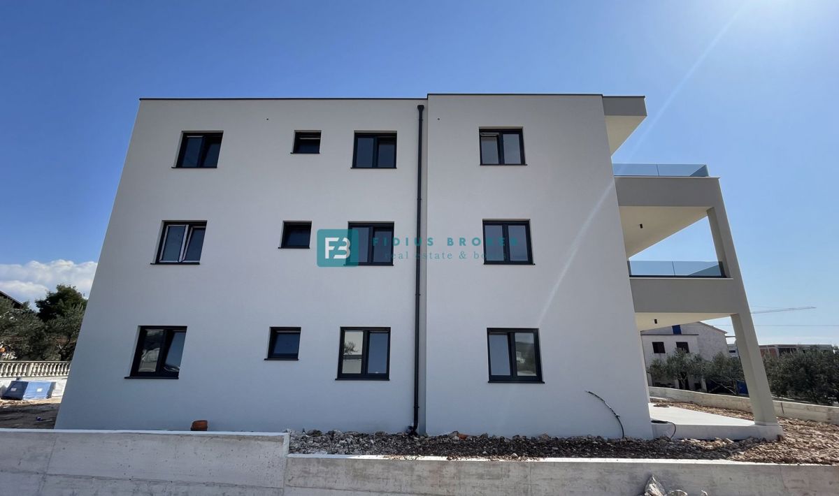 VODICE, novogradnja, moderno stanovanje, terasa, 2 spalnici