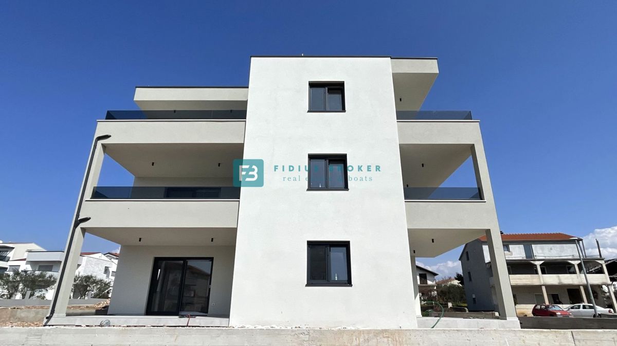 VODICE, novogradnja, moderno stanovanje, terasa, 2 spalnici