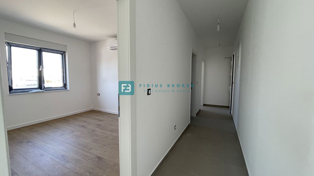 VODICE, novogradnja, moderno stanovanje, terasa, 2 spalnici