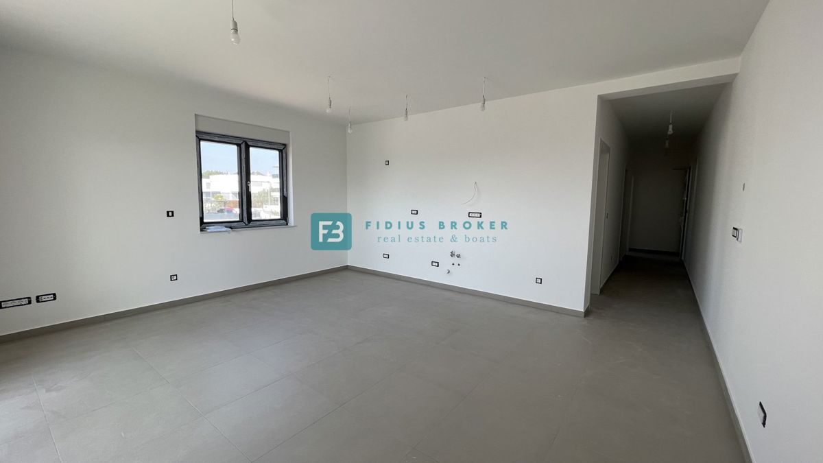 VODICE, novogradnja, moderno stanovanje, terasa, 2 spalnici