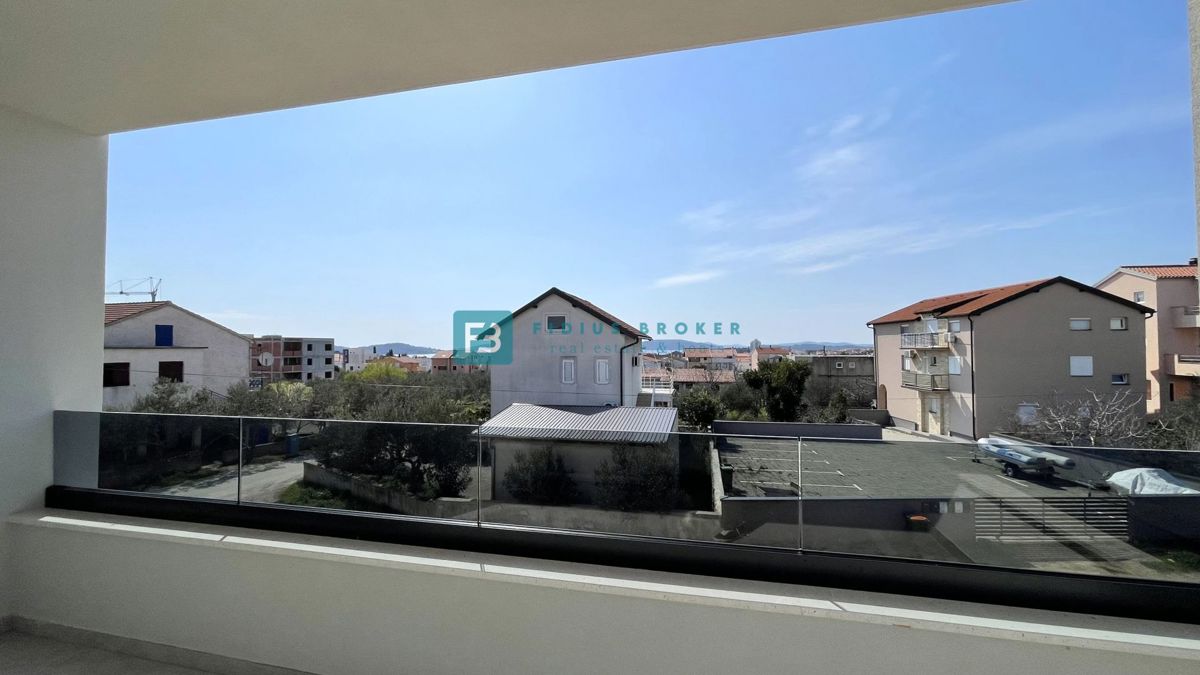 VODICE, novogradnja, moderno stanovanje, terasa, 2 spalnici