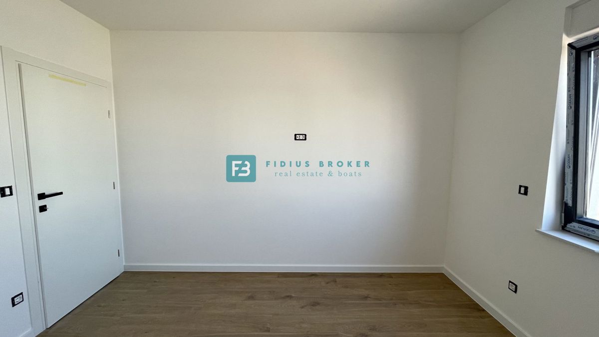 VODICE, novogradnja, moderno stanovanje, terasa, 2 spalnici