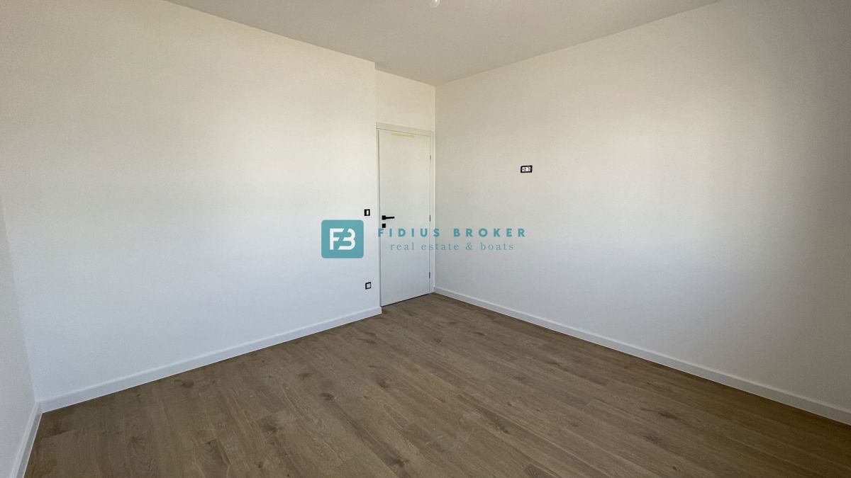 VODICE, novogradnja, moderno stanovanje, terasa, 2 spalnici