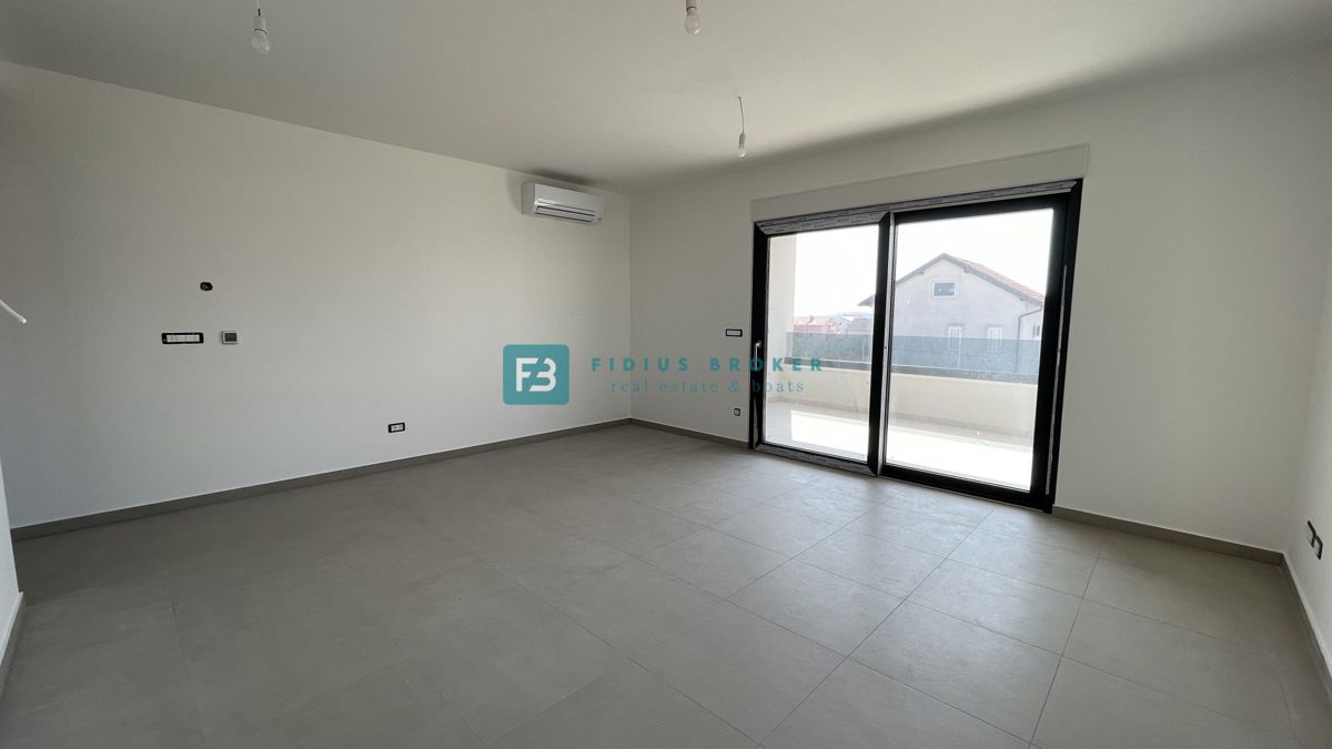VODICE, novogradnja, moderno stanovanje, terasa, 2 spalnici