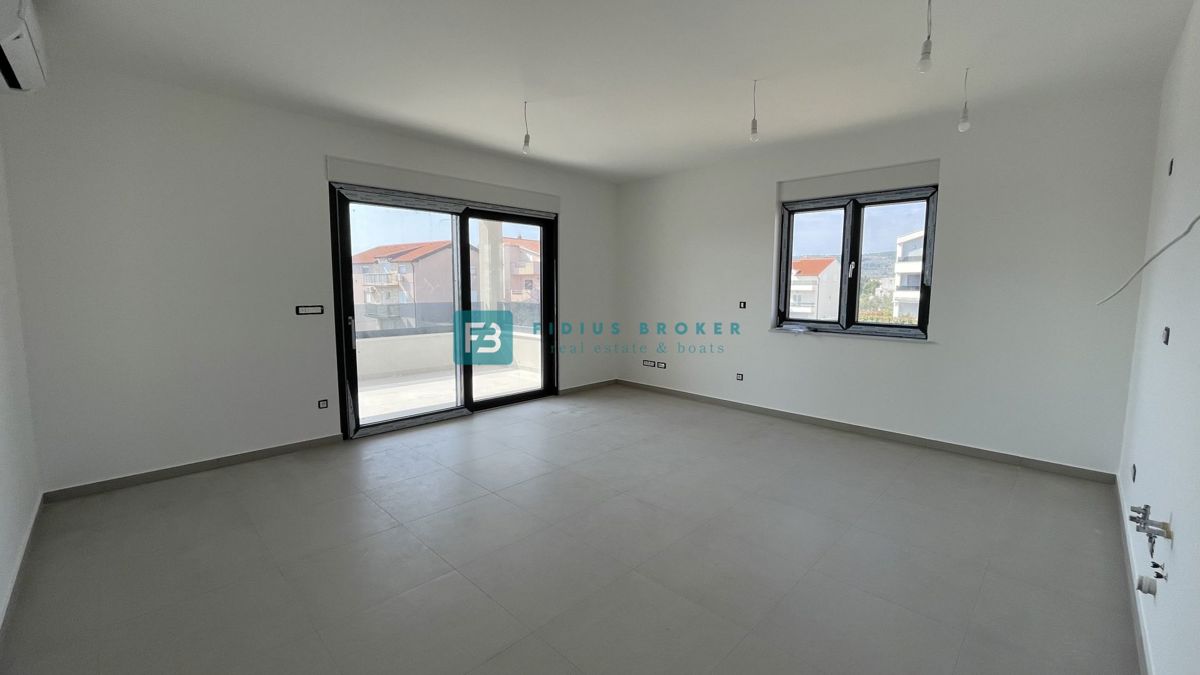 VODICE, novogradnja, moderno stanovanje, terasa, 2 spalnici