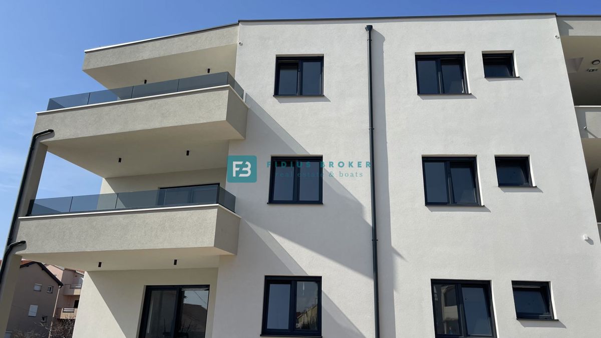 VODICE, novogradnja, moderno stanovanje, terasa, 2 spalnici