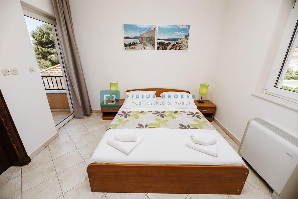 TRIBUNJ, uveljavljen mini hotel, cafe bar, vrhunska lokacija