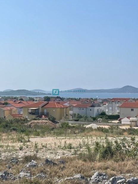 Zemljišče Vodice, 892m2