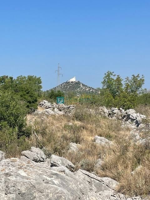 Zemljišče Vodice, 892m2