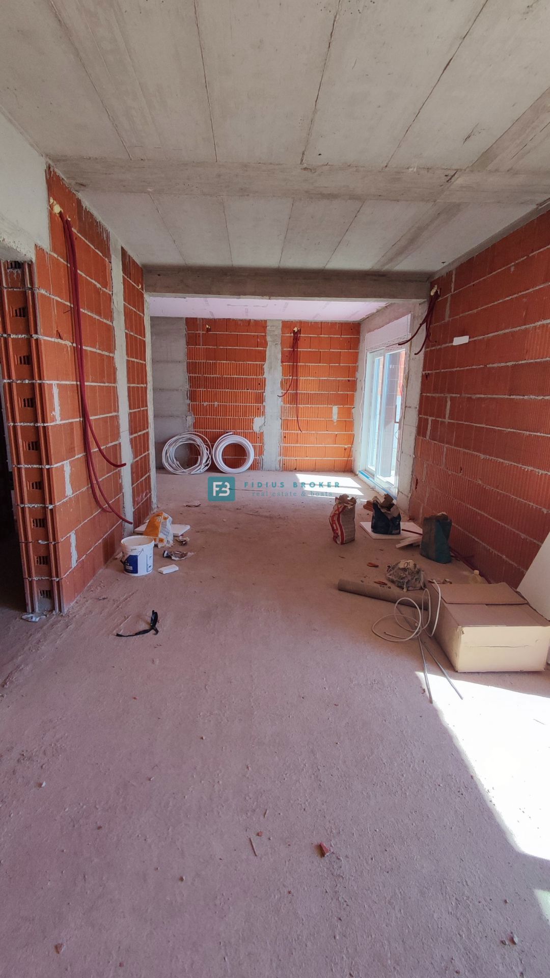 VODICE, novogradnja, dvojček, pogled na morje, bazen, vrt
