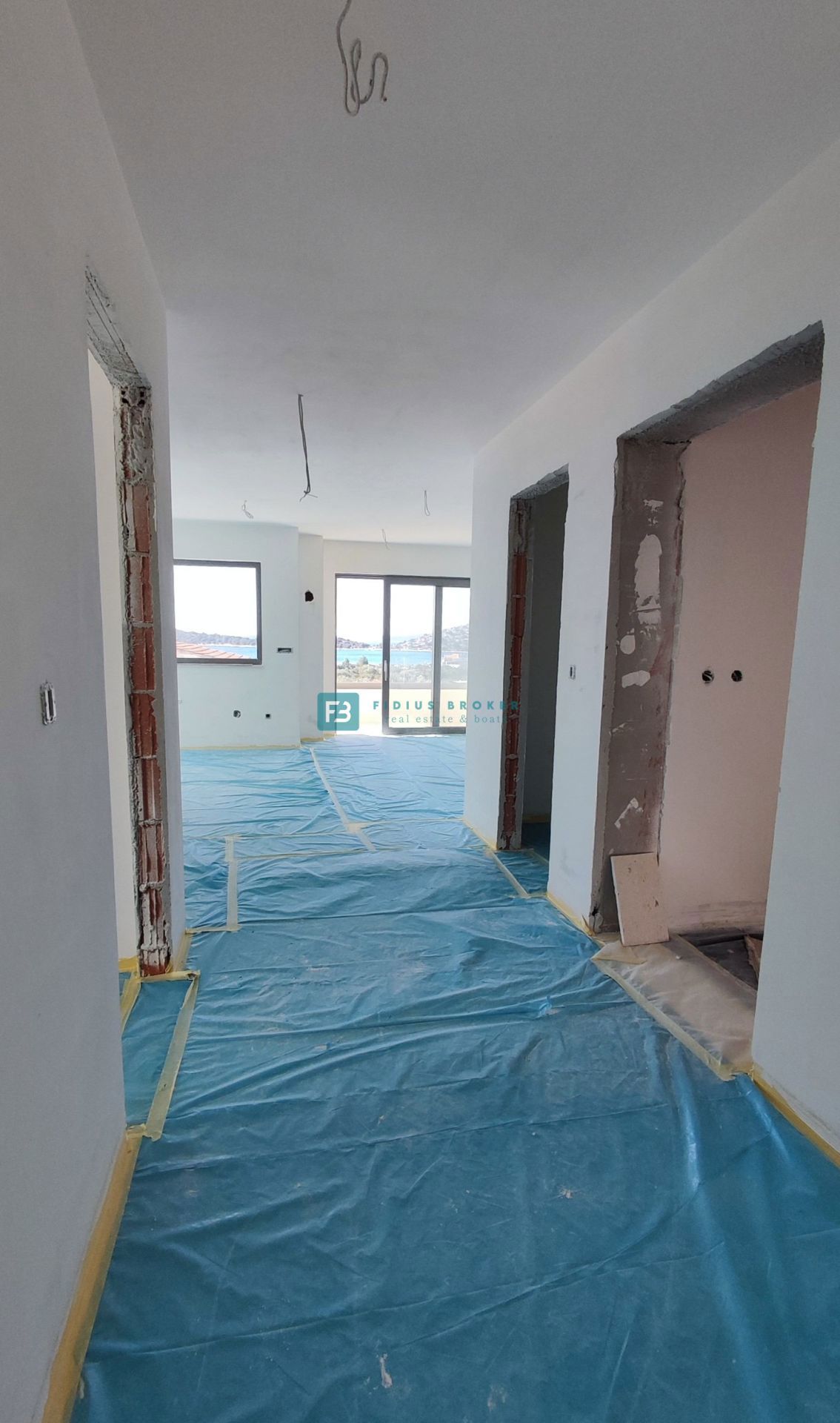 TRIBUNJ, novo, 1. nadstropje, 400 m do plaže, pogled na morje
