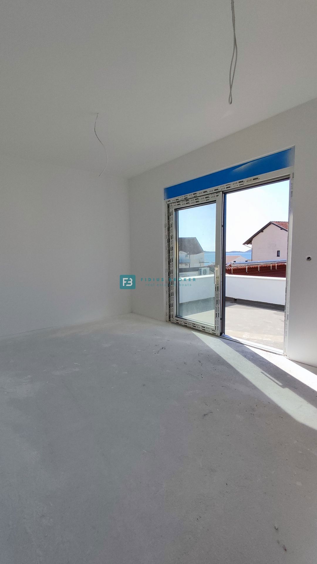 SRIMA, nova, dvojček, 300 m do plaže, pogled na morje, S1