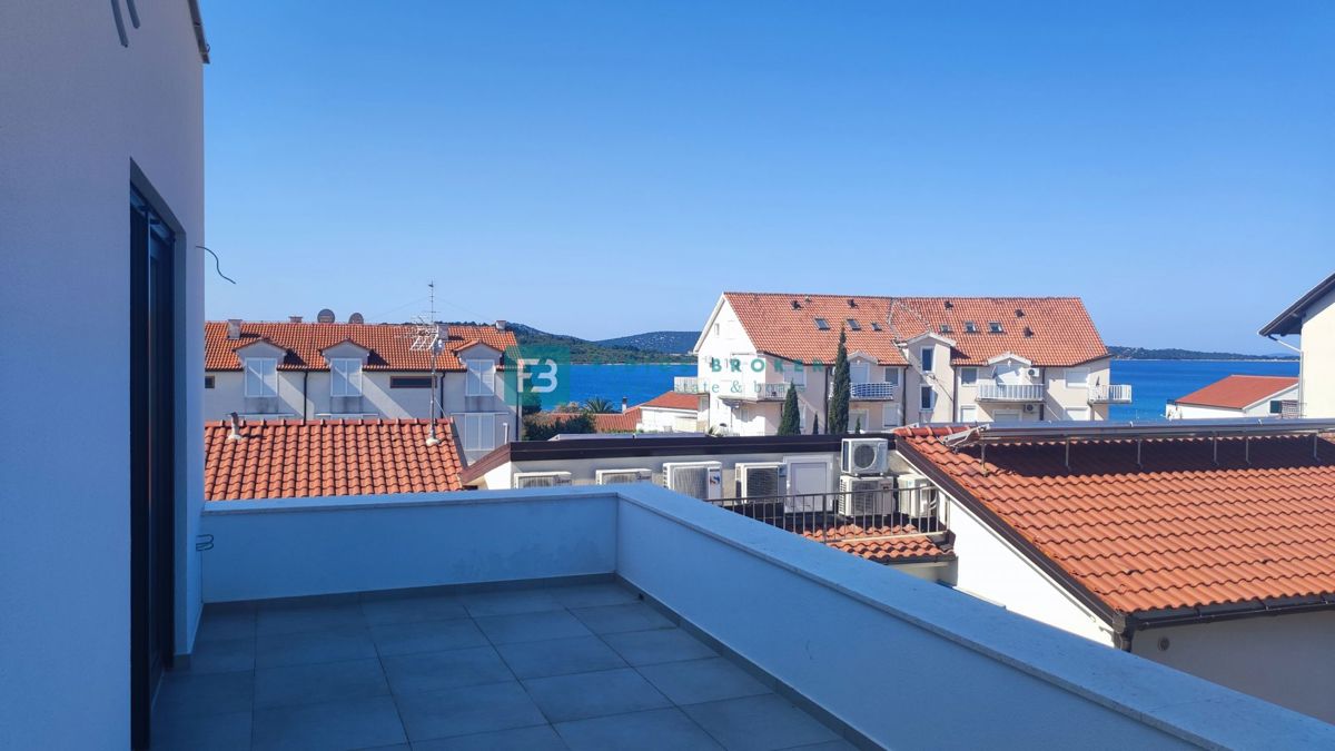 SRIMA, nova, dvojček, 300 m do plaže, pogled na morje, S1