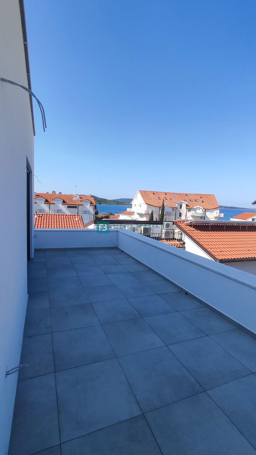 SRIMA, nova, dvojček, 300 m do plaže, pogled na morje, S1
