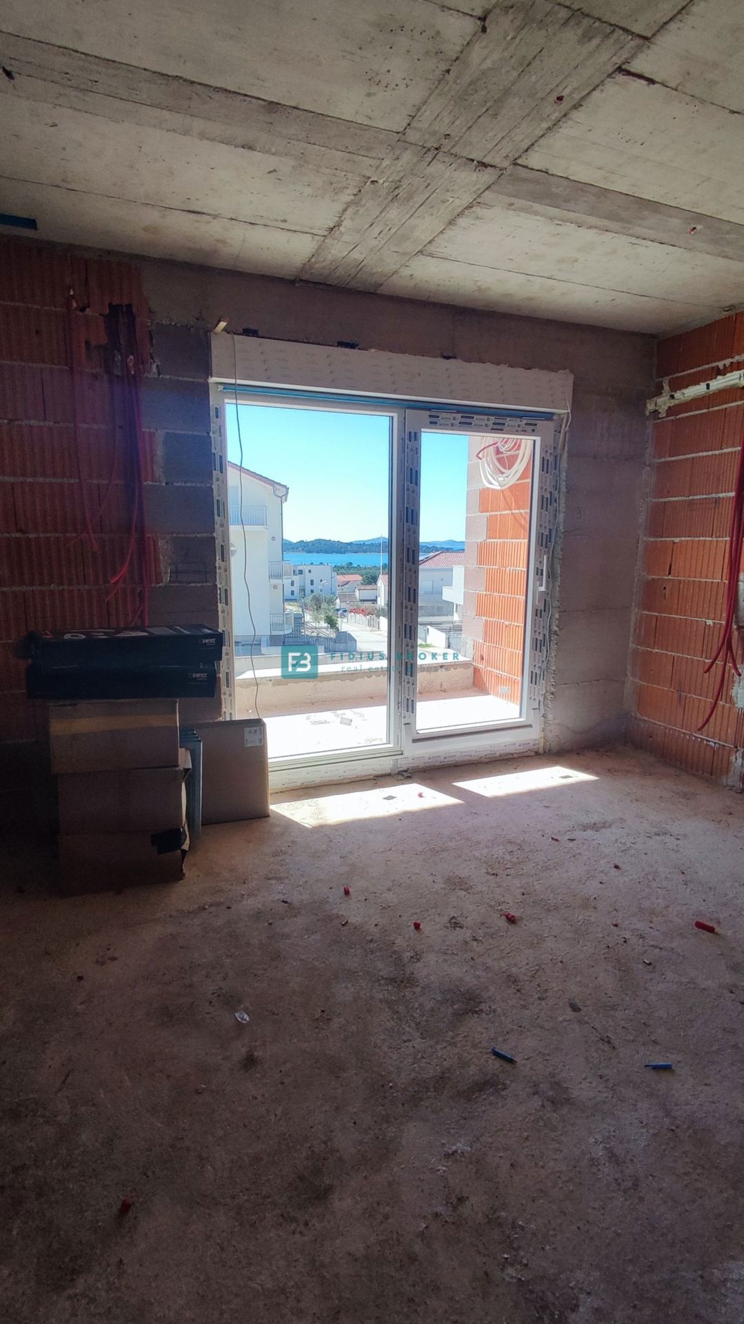 VODICE, novogradnja, dvojček, pogled na morje, bazen, vrt