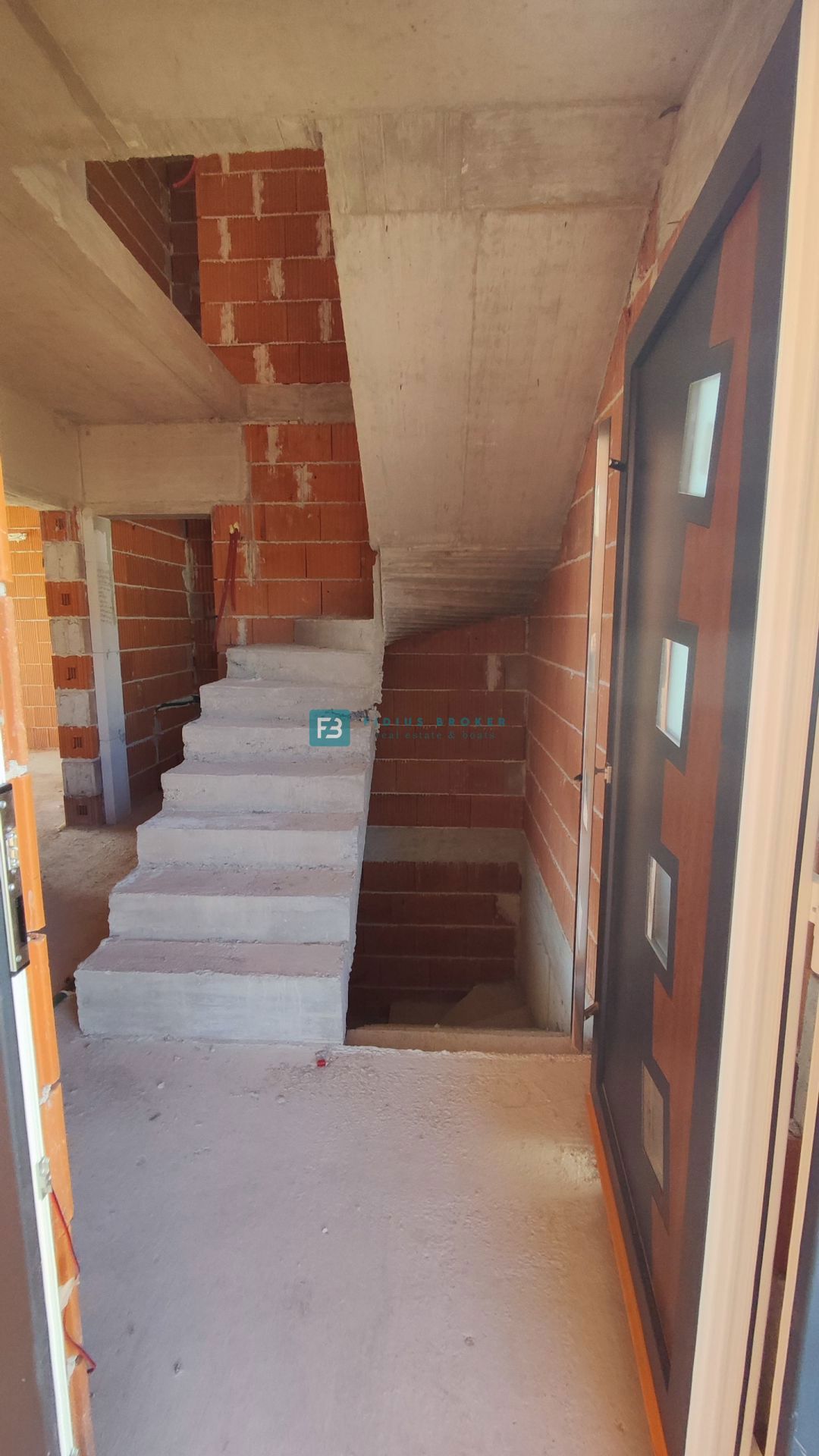 VODICE, novogradnja, dvojček, pogled na morje, bazen, vrt