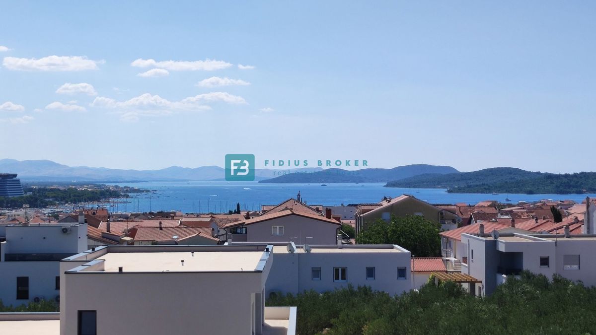 VODICE, novogradnja, 2. nadstropje, pogled na morje, terasa 24 m2, shramba
