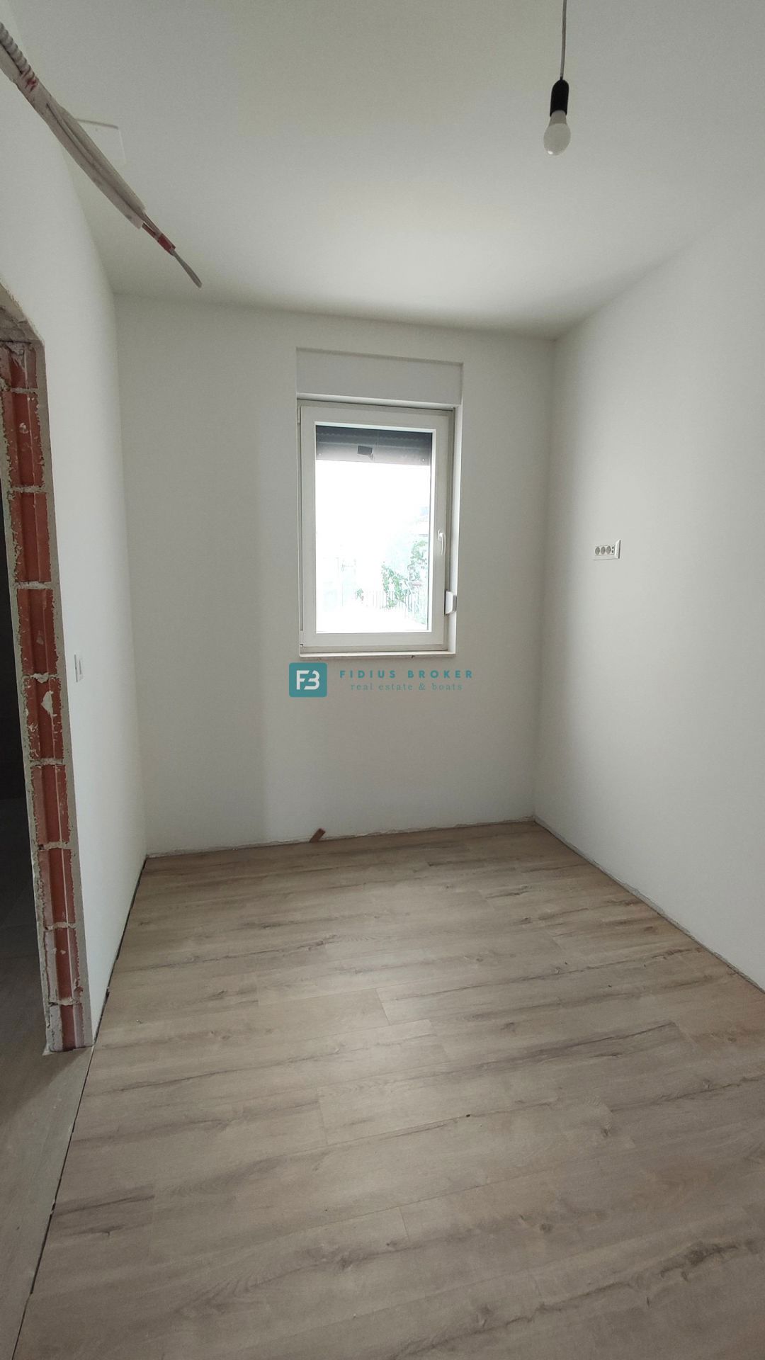 VODICE, nov projekt, moderne vrstne hiše, dvorišče, mirna lokacija, S2