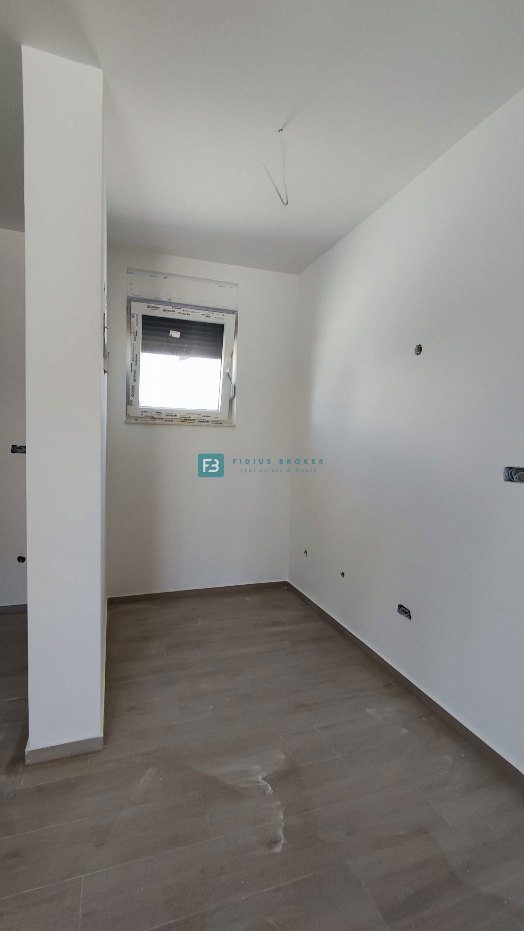 VODICE, nov projekt, moderne vrstne hiše, dvorišče, mirna lokacija, S2