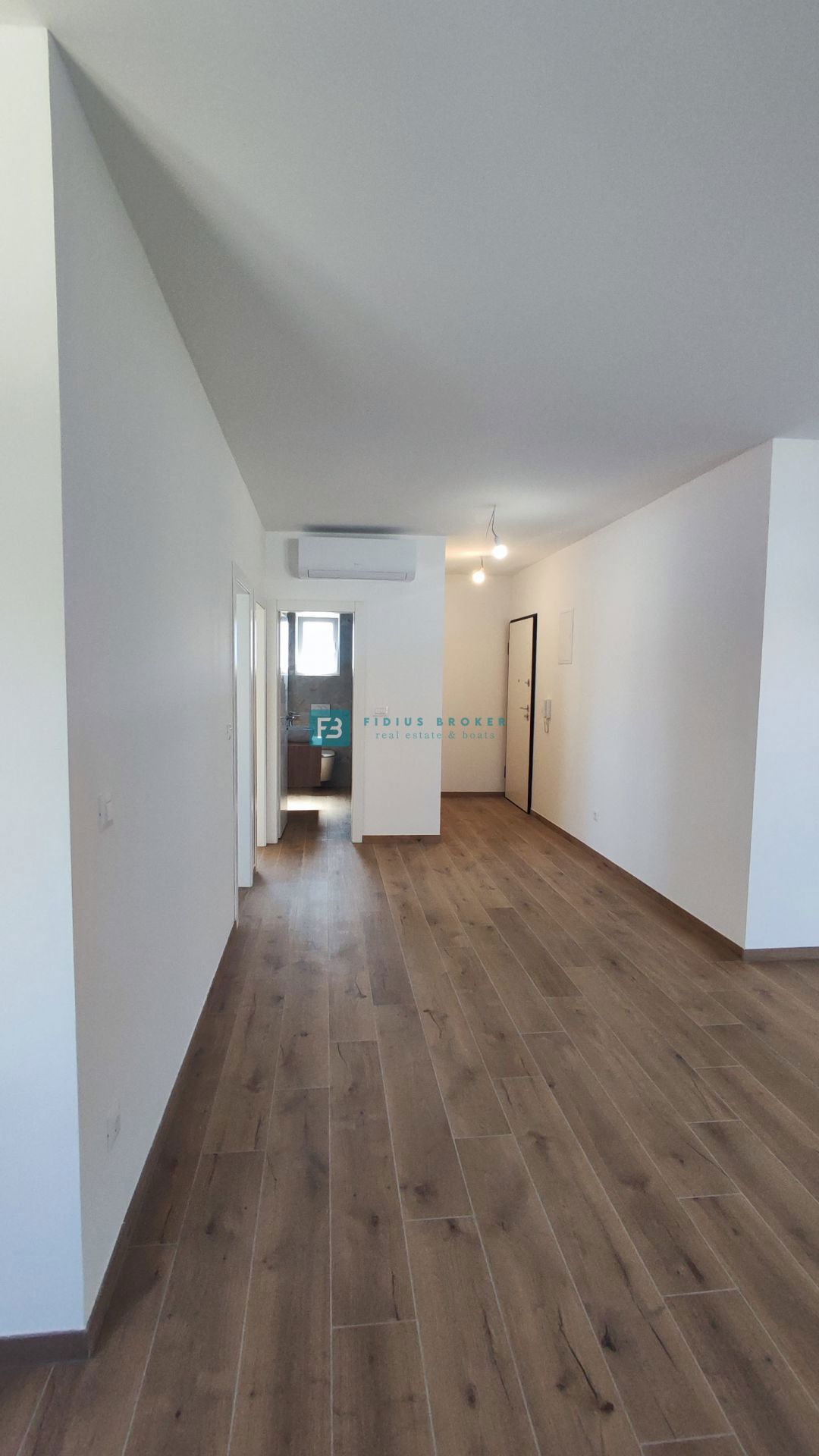VODICE, novo, pravkar dokončano, 1. nadstropje, shramba, 2 parkirni mesti