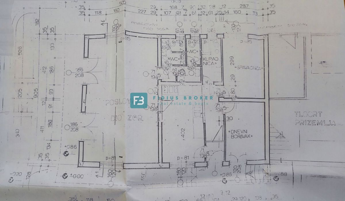 VODICE, vrhunska lokacija, apartmajska hiša, 350 m od plaže, garaža