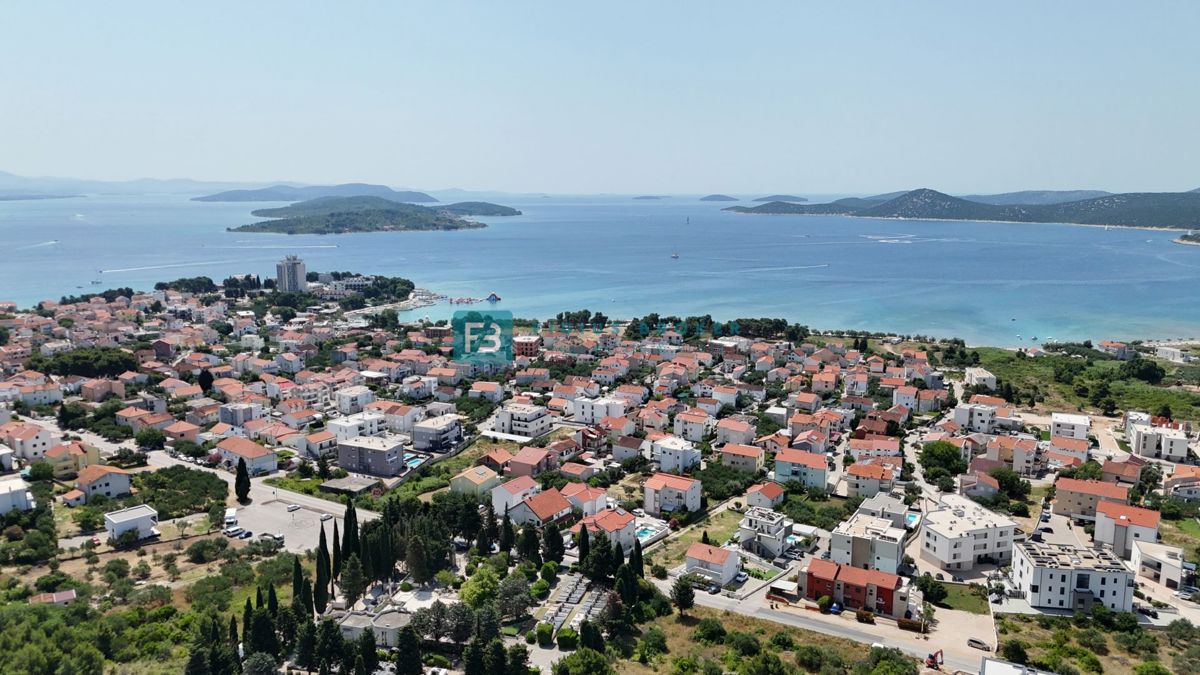 VODICE, novogradnja, 300 m od plaže, pogled na morje, 3 ss