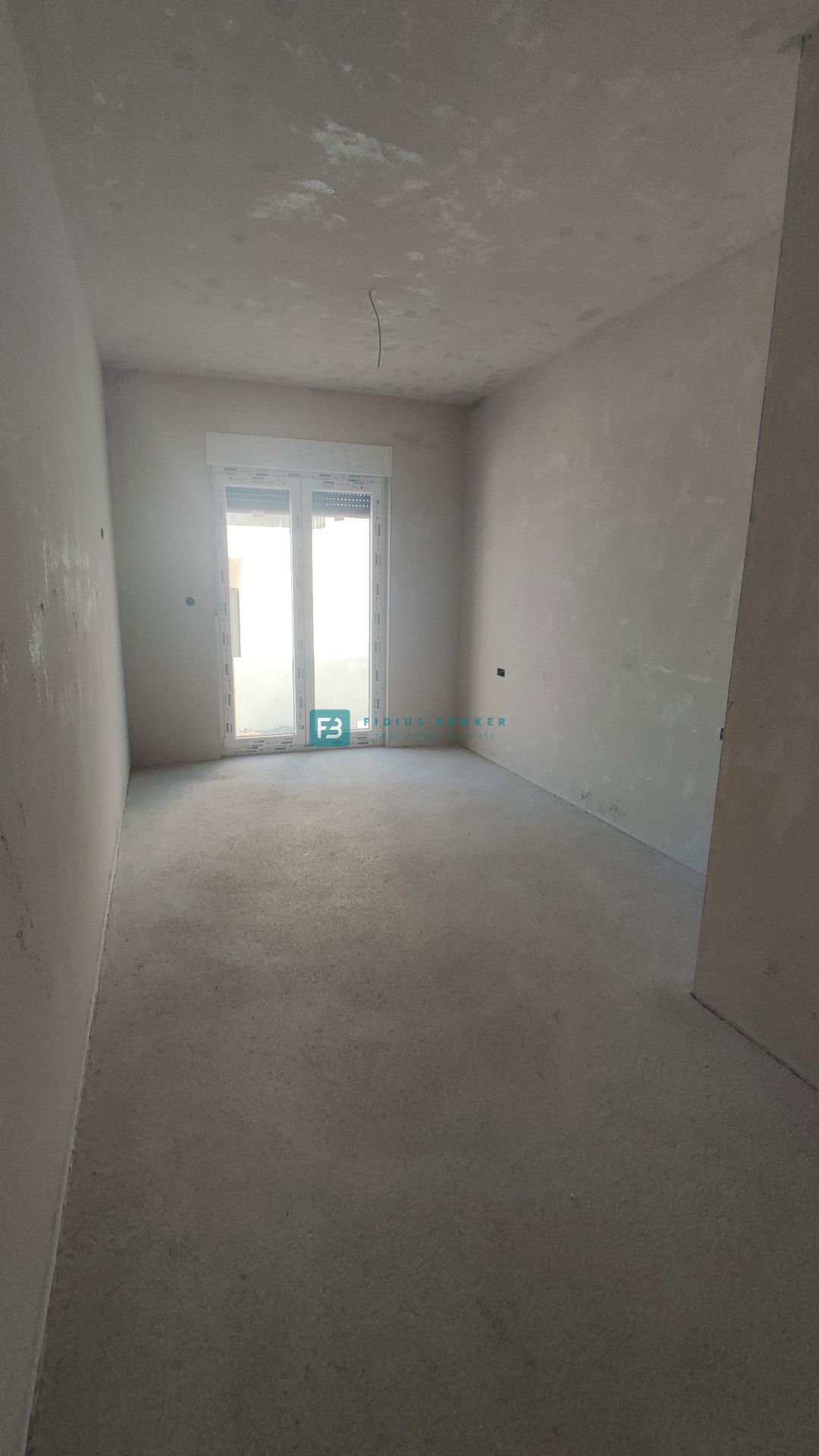 VODICE, novogradnja, pogled na morje, dvorišče 245 m2, 600 m do plaže