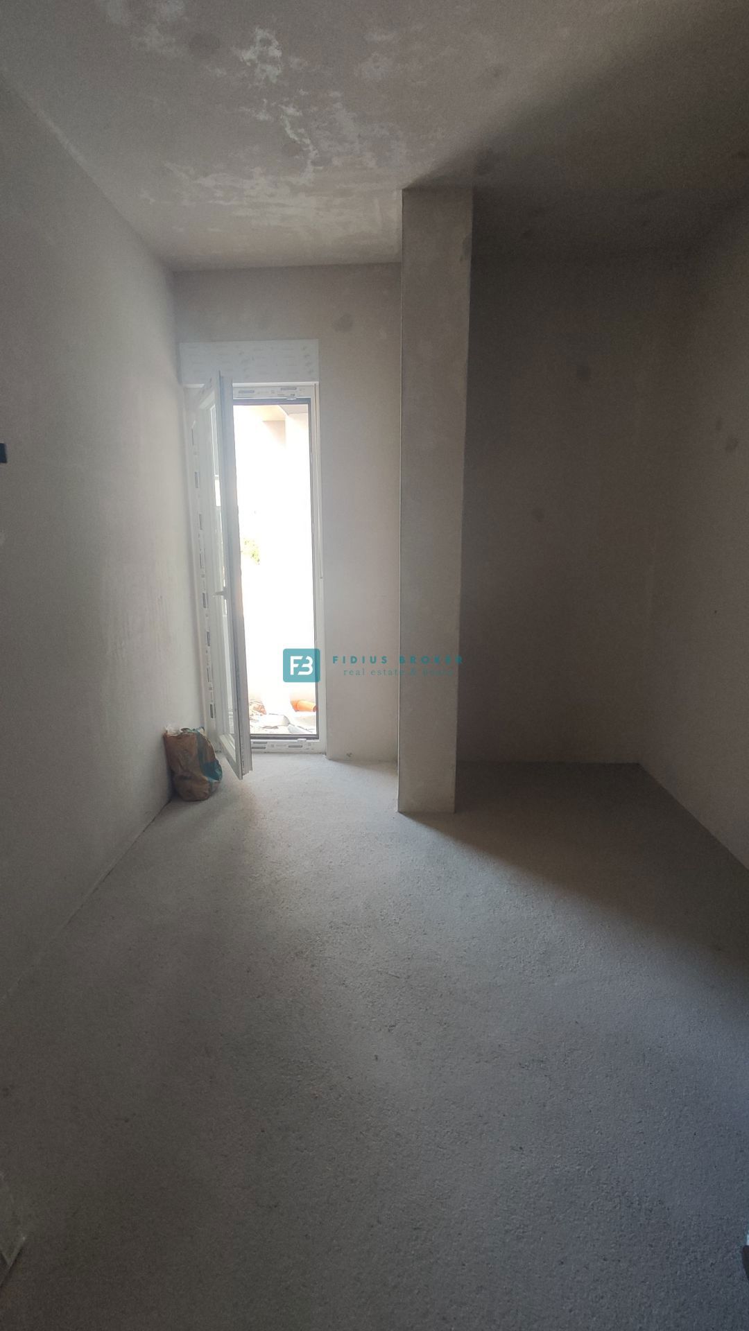 VODICE, novogradnja, pogled na morje, dvorišče 245 m2, 600 m do plaže