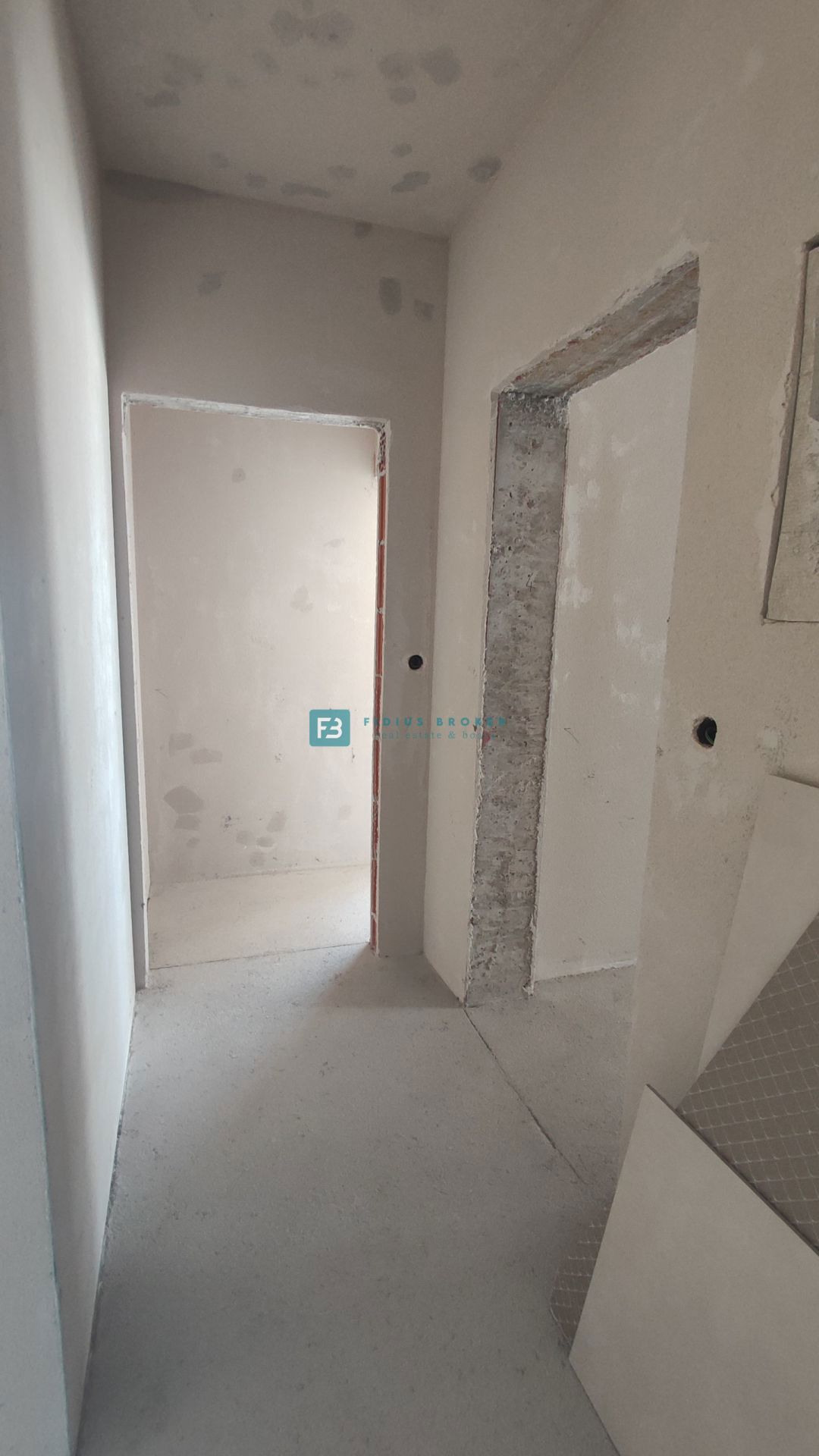 VODICE, novogradnja, pogled na morje, dvorišče 245 m2, 600 m do plaže