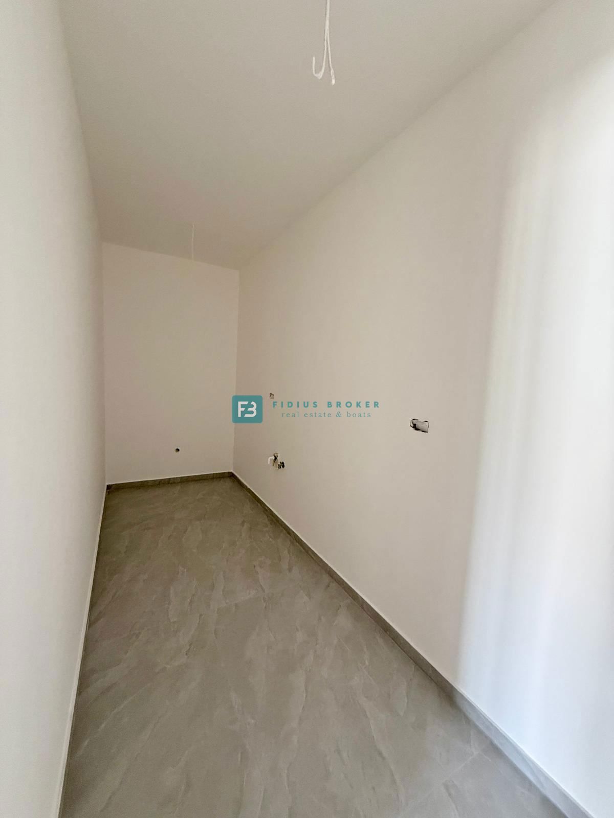 VODICE, novogradnja, dvoetažno stanovanje, vrt 40 m2, S3