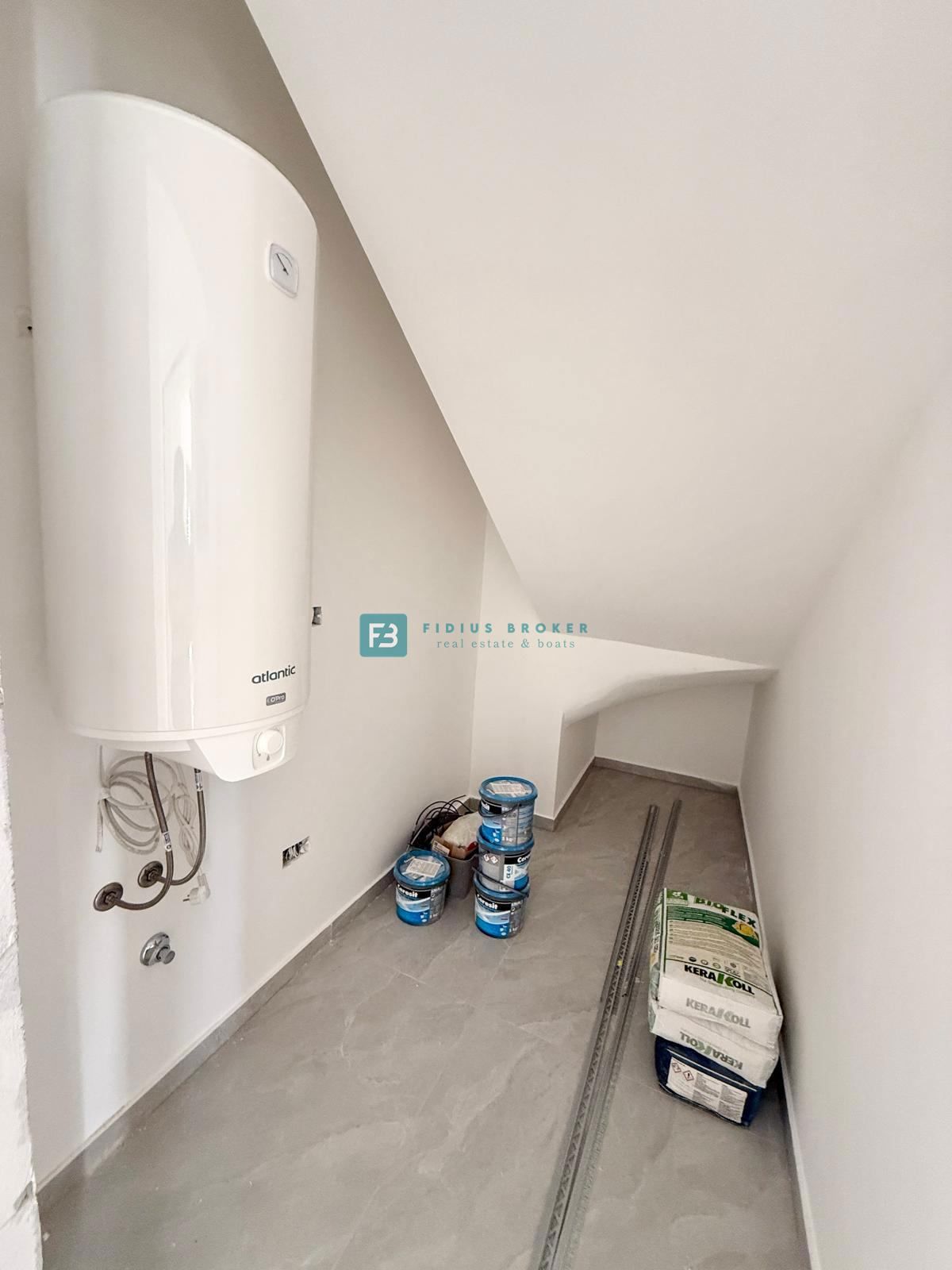 VODICE, novogradnja, dvoetažno stanovanje, vrt 40 m2, S3