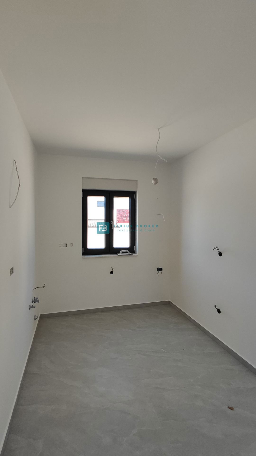 VODICE, novogradnja, dvoetažno stanovanje, vrt 40 m2, S3