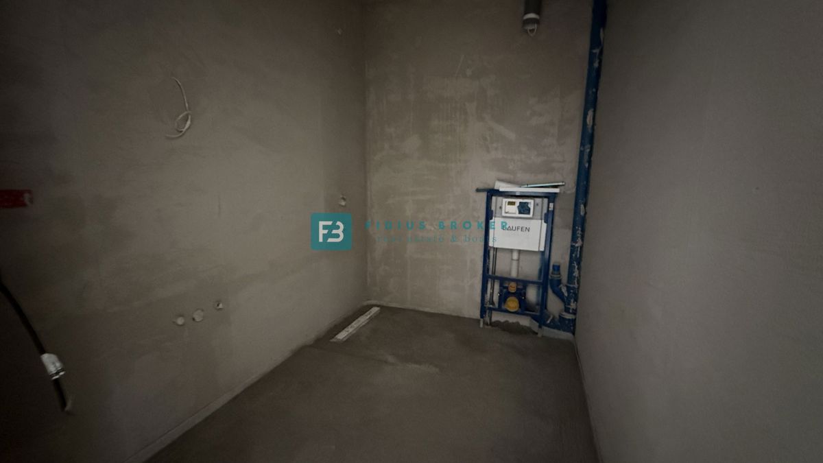 VODICE - SRIMA, vrhunska lokacija, 80 m od morja, 1. nadstropje, pogled na morje, dvigalo